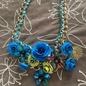 Women’s jewelry/ Necklace